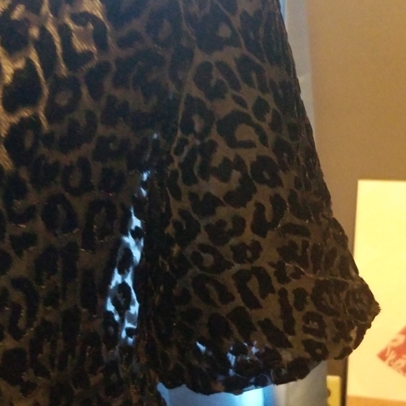 Elegant Black Top - Picture 3 of 5